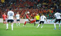 B体育体育竞技-精彩比赛接连上演，观众眼花缭乱