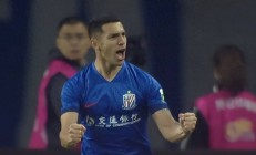 B体育体育直播-关键时刻的足球比赛中球队力挽狂澜