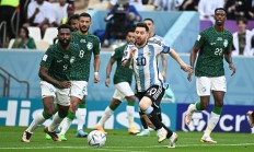 B体育体育新闻-尤文图斯主场遭遇惨败，欧冠席位受到威胁