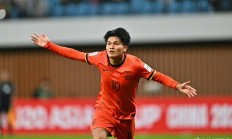 B体育体育课程-包含激烈对决中球员奋勇拼搏，竭尽全力角逐胜利的词条