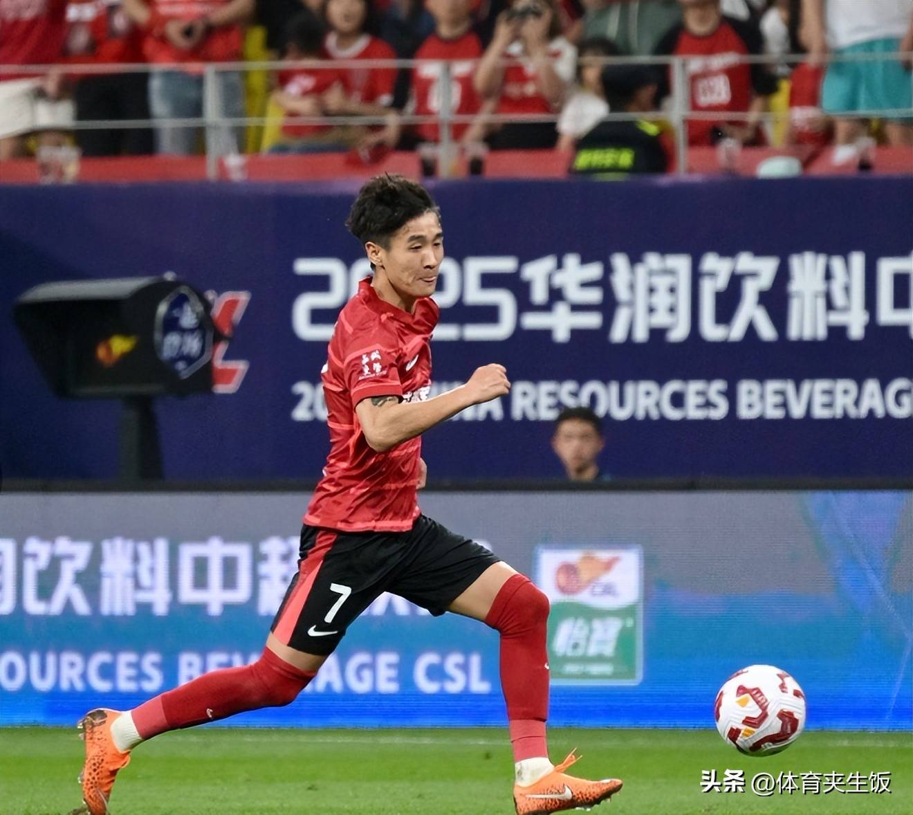 黑马球队成功逆袭，击败强大对手晋级