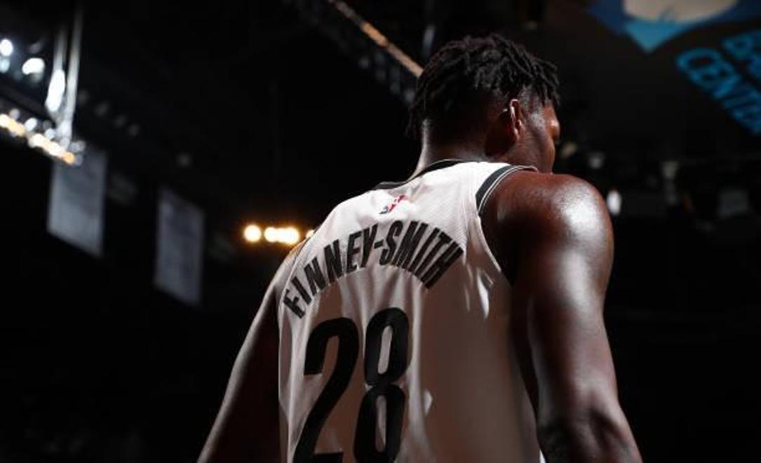 篮网队大将受伤,影响球队整体竞技状态 篮网队大将受伤,影响球队整体竞技状态