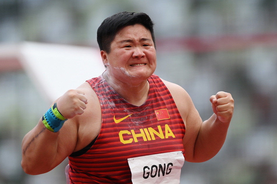 日本男篮再度夺冠,庆祝胜利的时刻 日本男篮再度夺冠,庆祝胜利的时刻