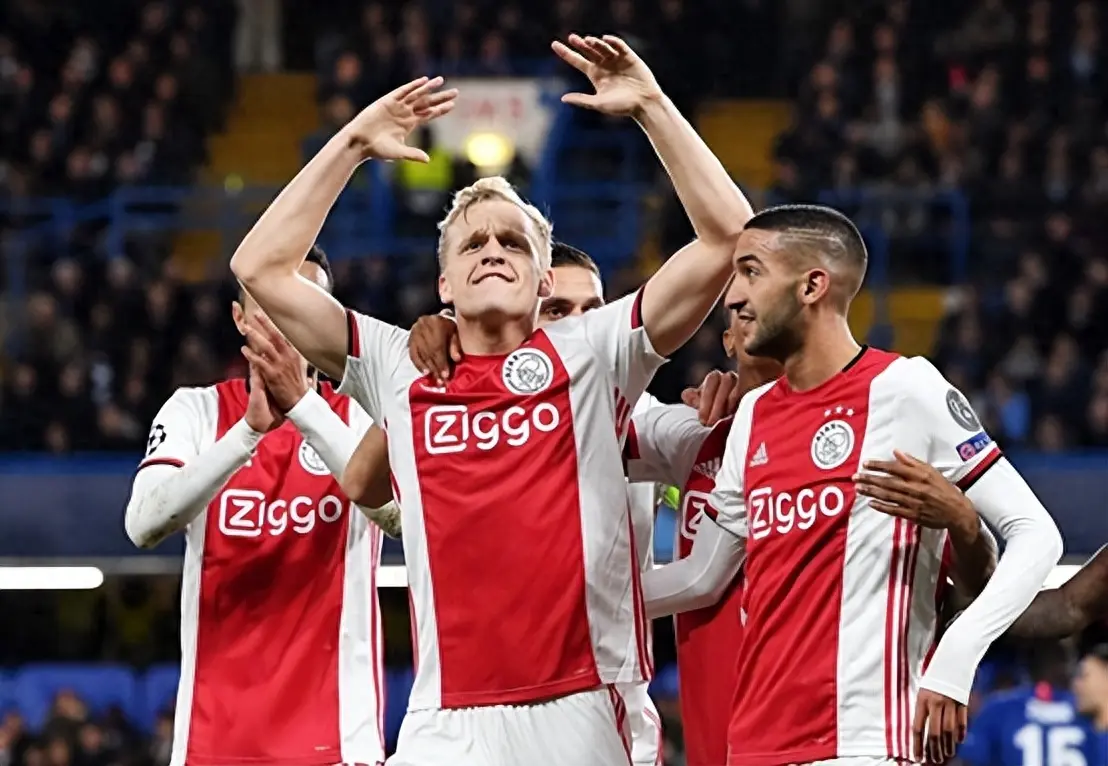 罗马反超阿贾克斯，挺进下一轮