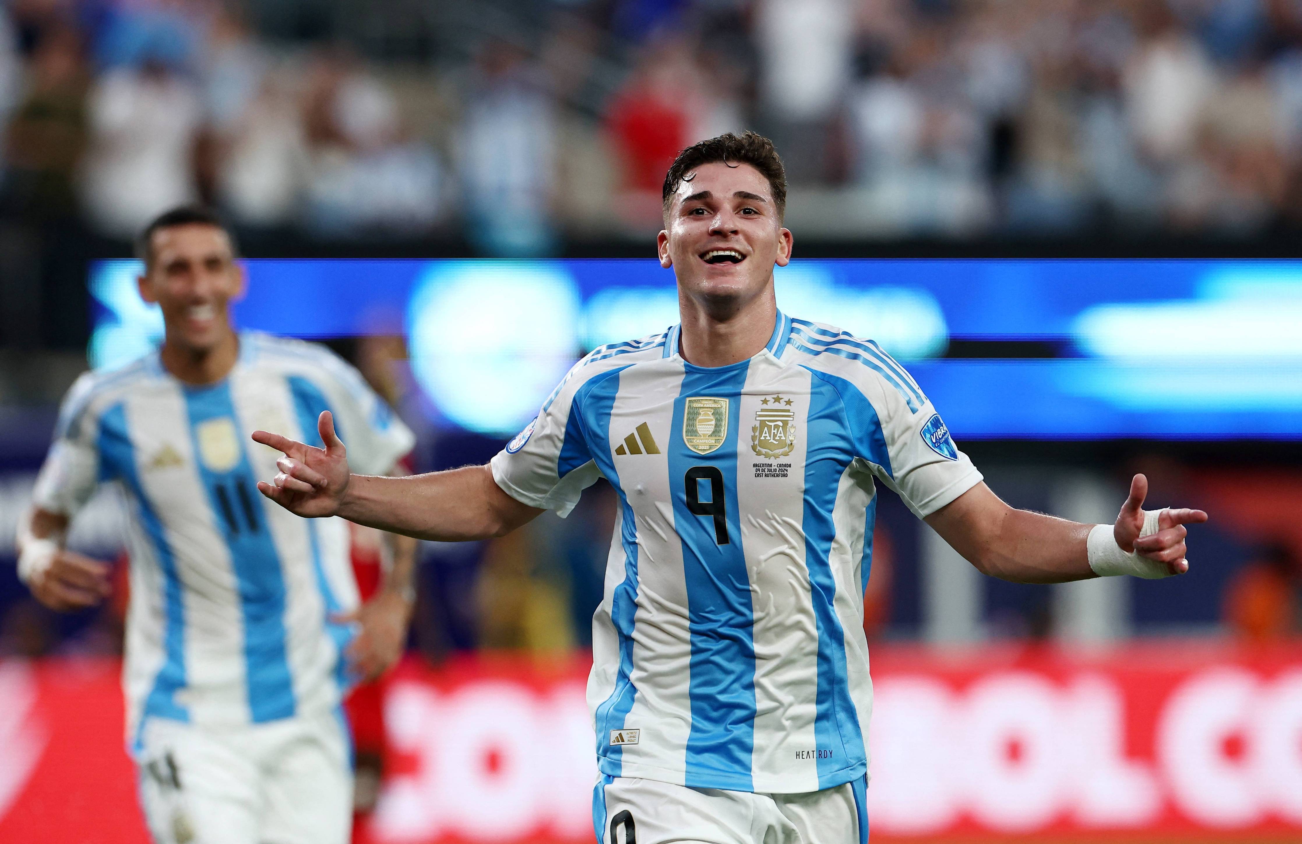 关于阿根廷传奇球星退役,将成立足球学校培养新秀的信息 关于阿根廷传奇球星退役,将成立足球学校培养新秀的信息