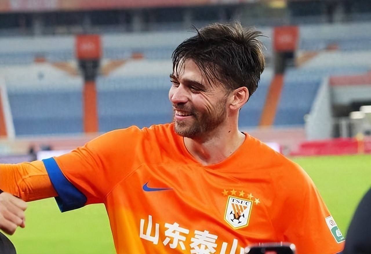 国安战山东鲁能，取得关键三分