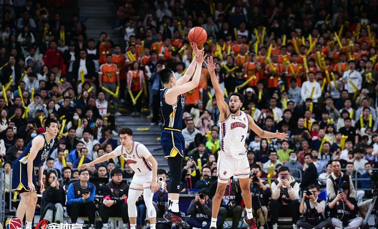 广东男篮在主场击败江苏队,豪取胜利 广东男篮在主场击败江苏队,豪取胜利