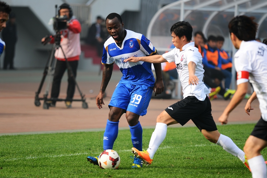 河北华夏幸福门将扑救精彩,助球队获胜 河北华夏幸福门将扑救精彩,助球队获胜