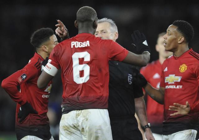 关于狼队后防稳固，迫使对手难以破门得分的信息