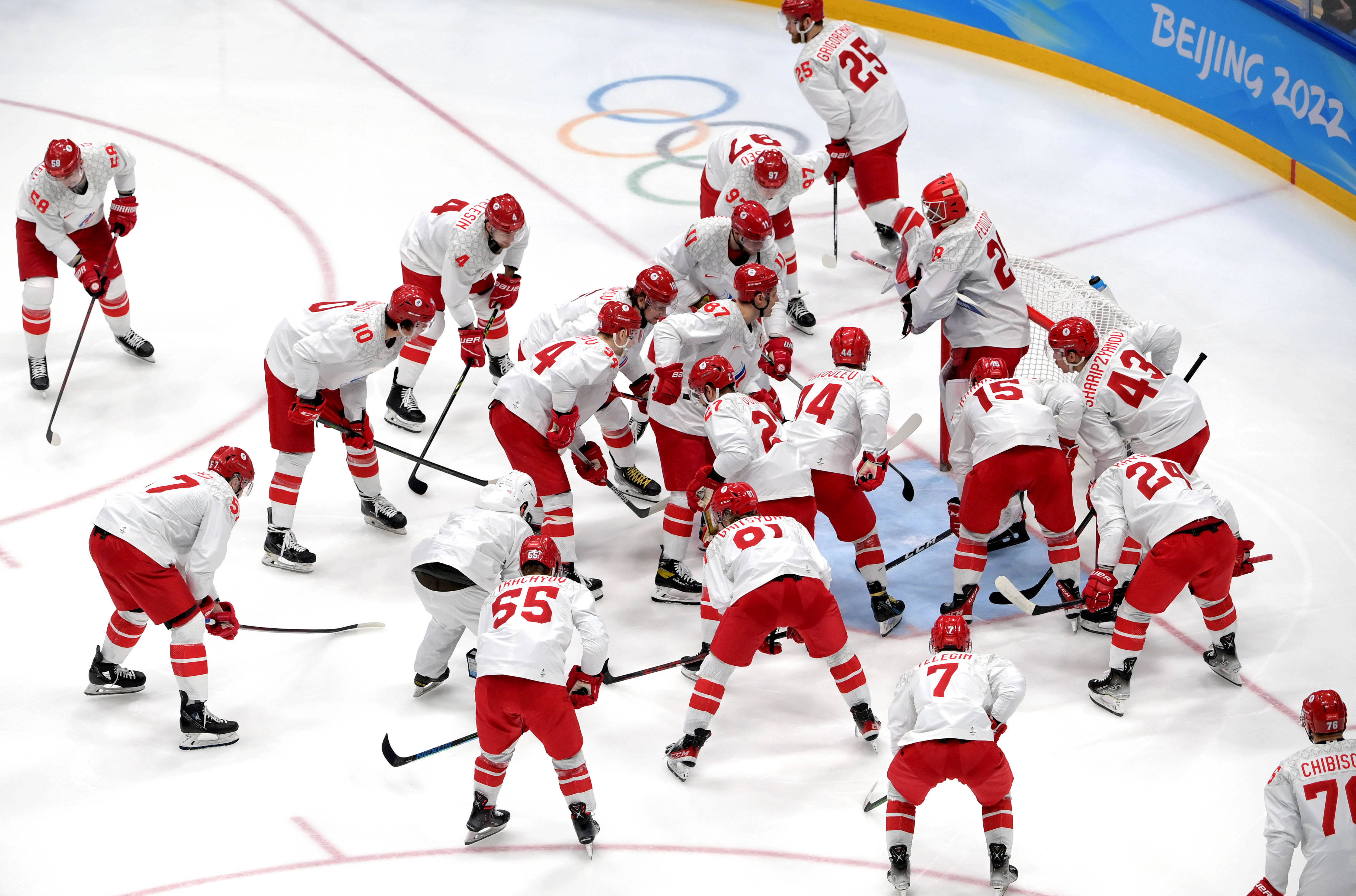 包含日本击败芬兰夺得举重比赛头名的词条