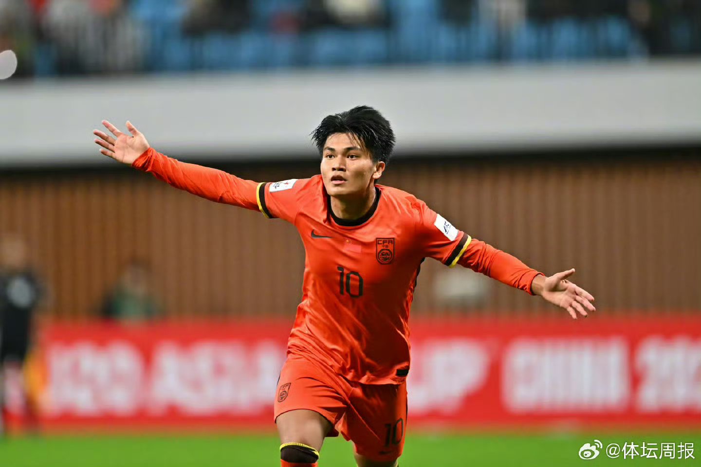 包含激烈对决中球员奋勇拼搏,竭尽全力角逐胜利的词条 包含激烈对决中球员奋勇拼搏,竭尽全力角逐胜利的词条