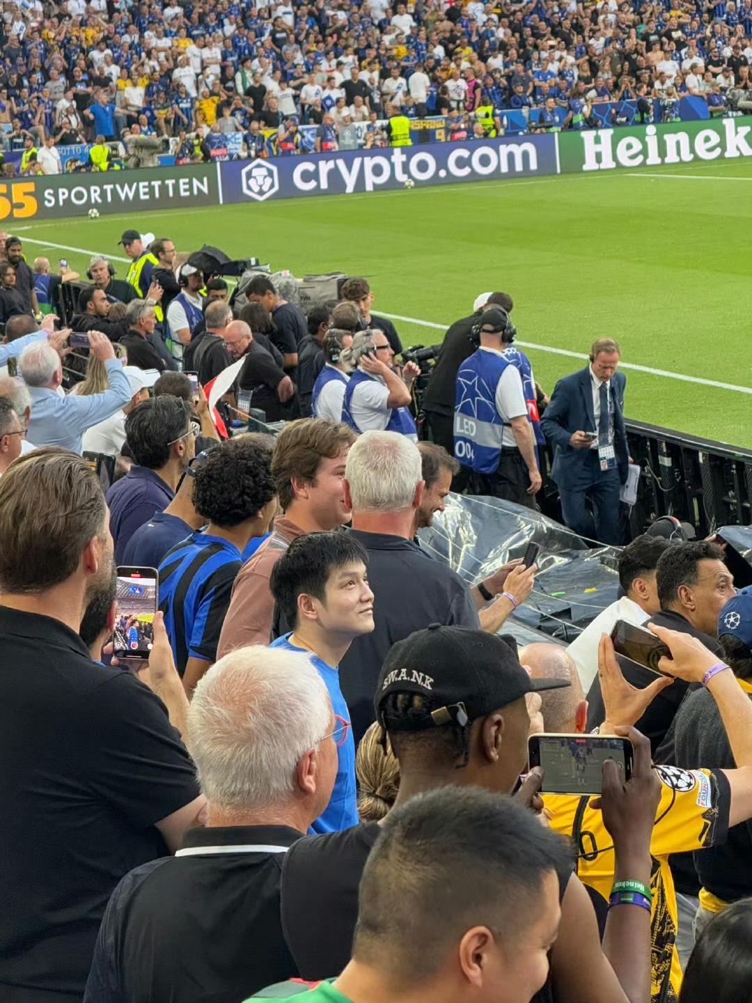 柏林联合队传奇球员现身球场，球队士气大振的简单介绍