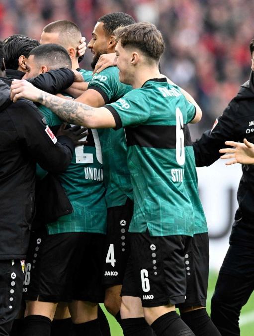 包含弗赖堡惊喜战胜对手，展现出色表现的词条