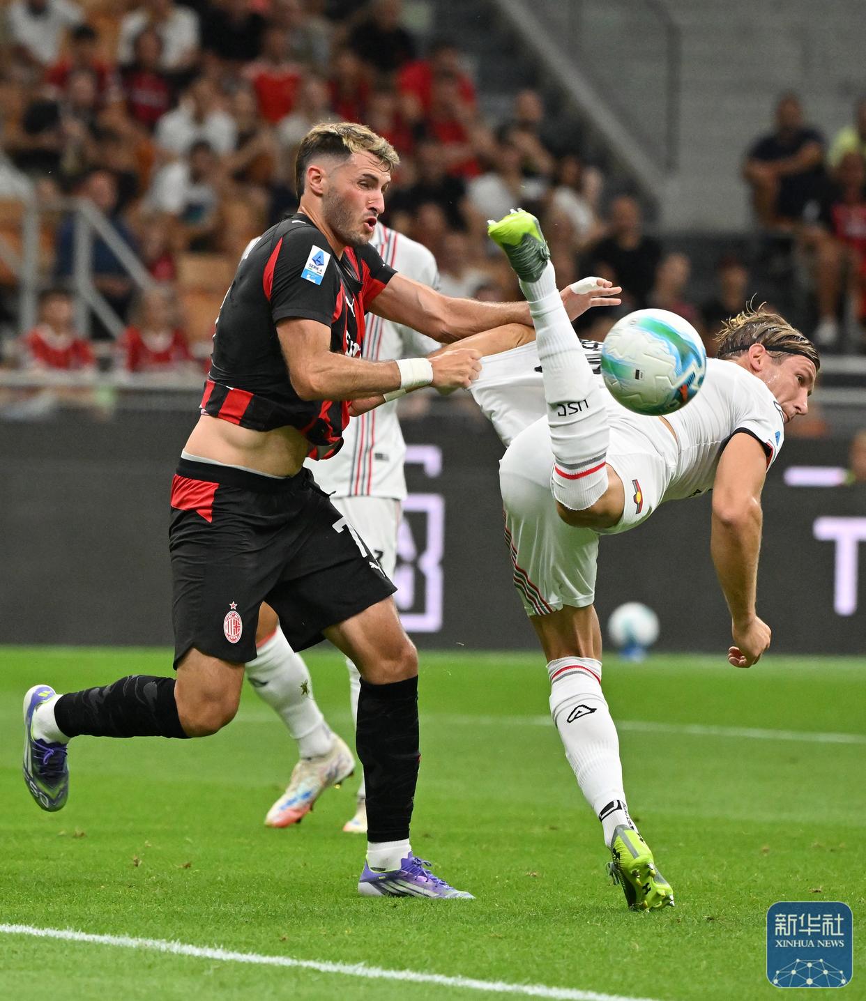 AC米兰爆冷战胜曼联,领先优势扩大的简单介绍 AC米兰爆冷战胜曼联,领先优势扩大的简单介绍